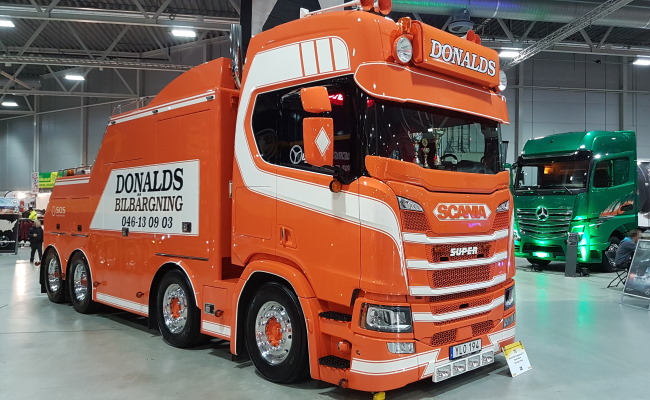 Fil:Oslo-Motor-Show-2019-Scania-R650-Tungbärgare.jpg