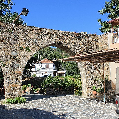 2 Elos Village