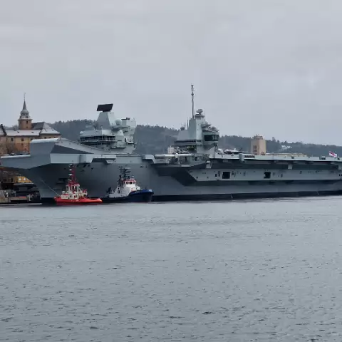 13 HMS Queen Elizabeth