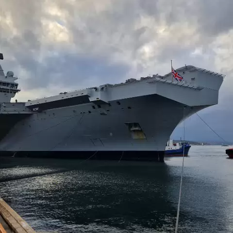 14 HMS Queen Elizabeth