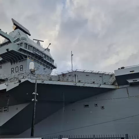 16 HMS Queen Elizabeth