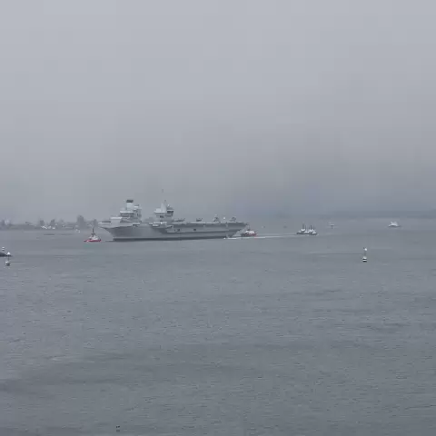 2 HMS Queen Elizabeth