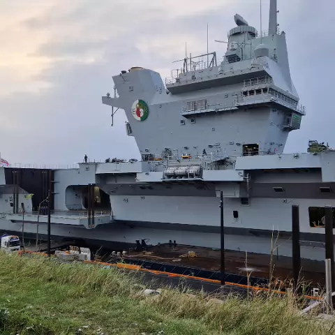 21 HMS Queen Elizabeth