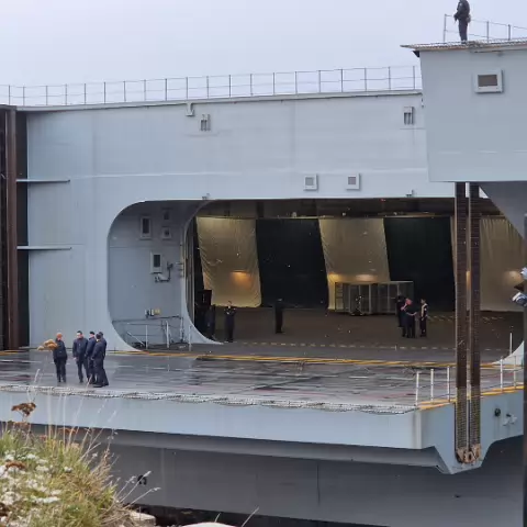 22 HMS Queen Elizabeth
