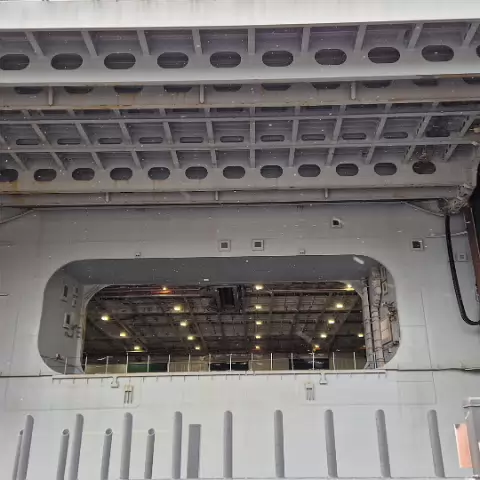 24 HMS Queen Elizabeth