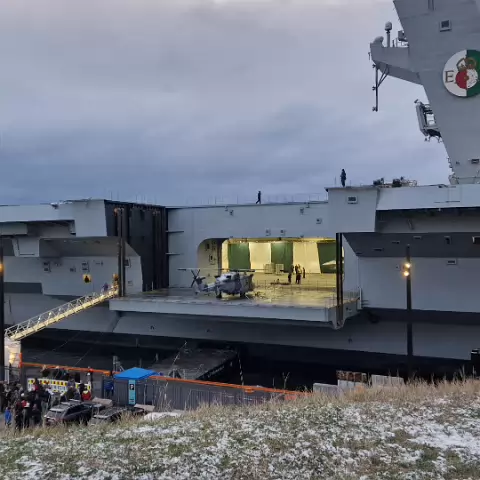 27 HMS Queen Elizabeth