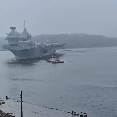 3 HMS Queen Elizabeth