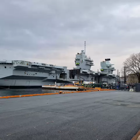30 HMS Queen Elizabeth