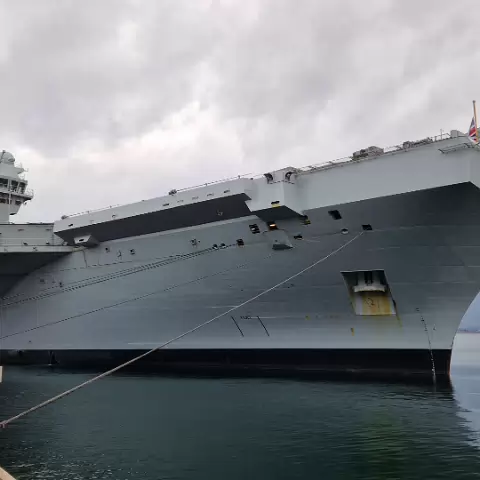 32 HMS Queen Elizabeth