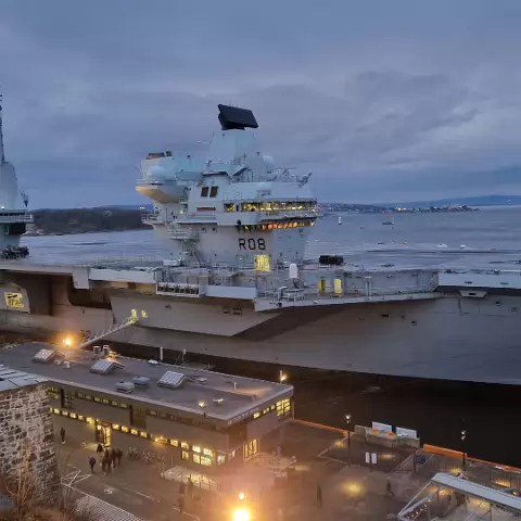 35 HMS Queen Elizabeth
