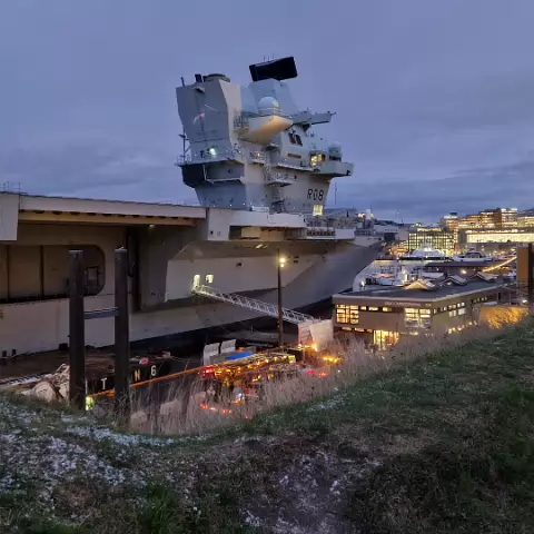 37 HMS Queen Elizabeth