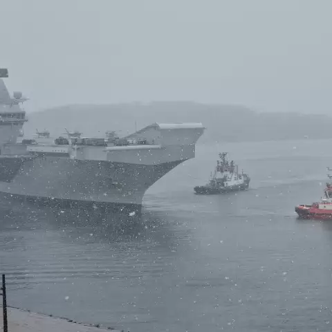 4 HMS Queen Elizabeth