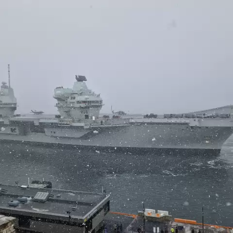 5 HMS Queen Elizabeth