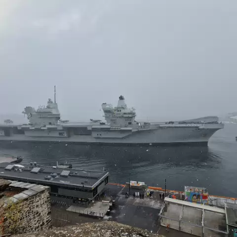 6 HMS Queen Elizabeth