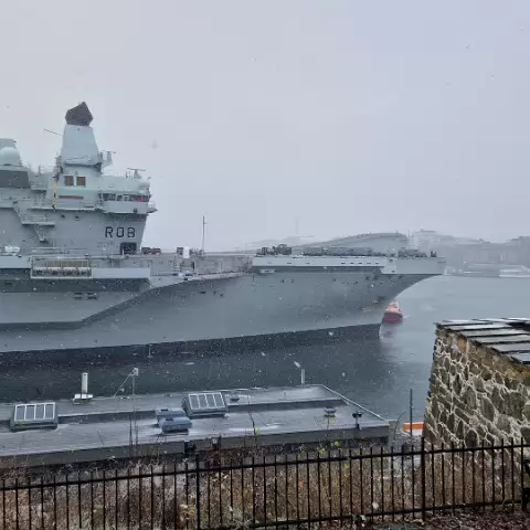 8 HMS Queen Elizabeth
