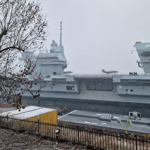 9 HMS Queen Elizabeth
