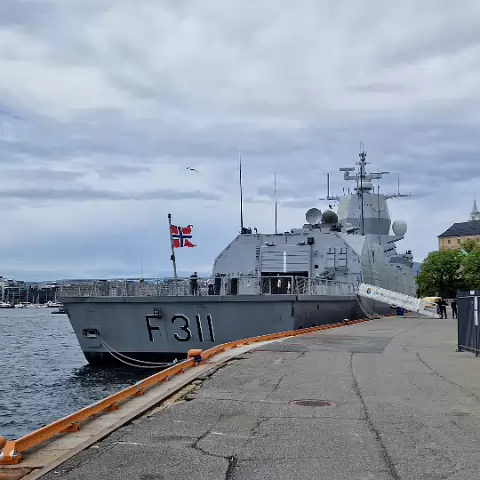 1 KNM Roald Amundsen in Oslo