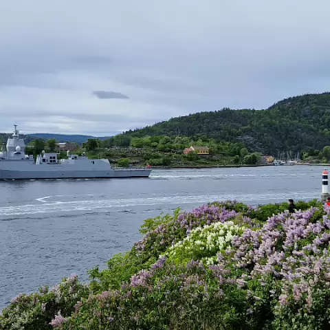 12 KNM Roald Amundsen in Oslo