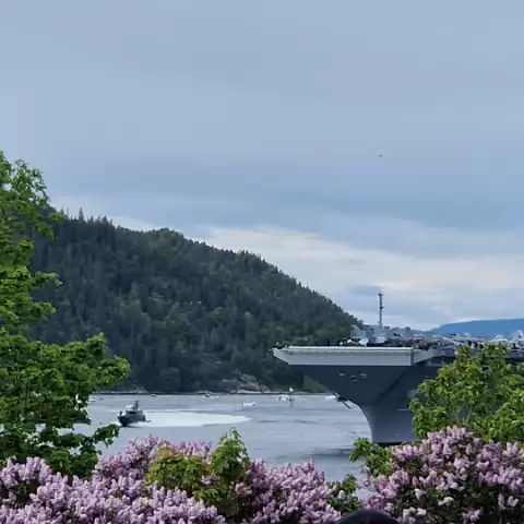 14 KNM Roald Amundsen in Oslo