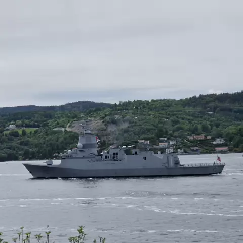 17 KNM Roald Amundsen in Oslo