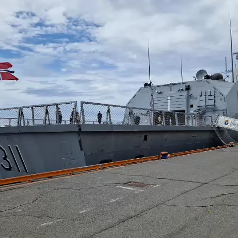 3 KNM Roald Amundsen in Oslo
