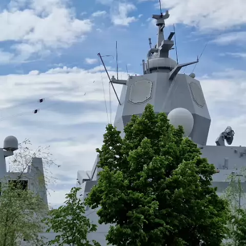 5 KNM Roald Amundsen in Oslo