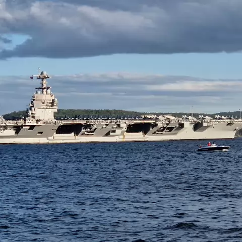 33 USS Gerald R. Ford (CVN-78) in Oslo, Norway