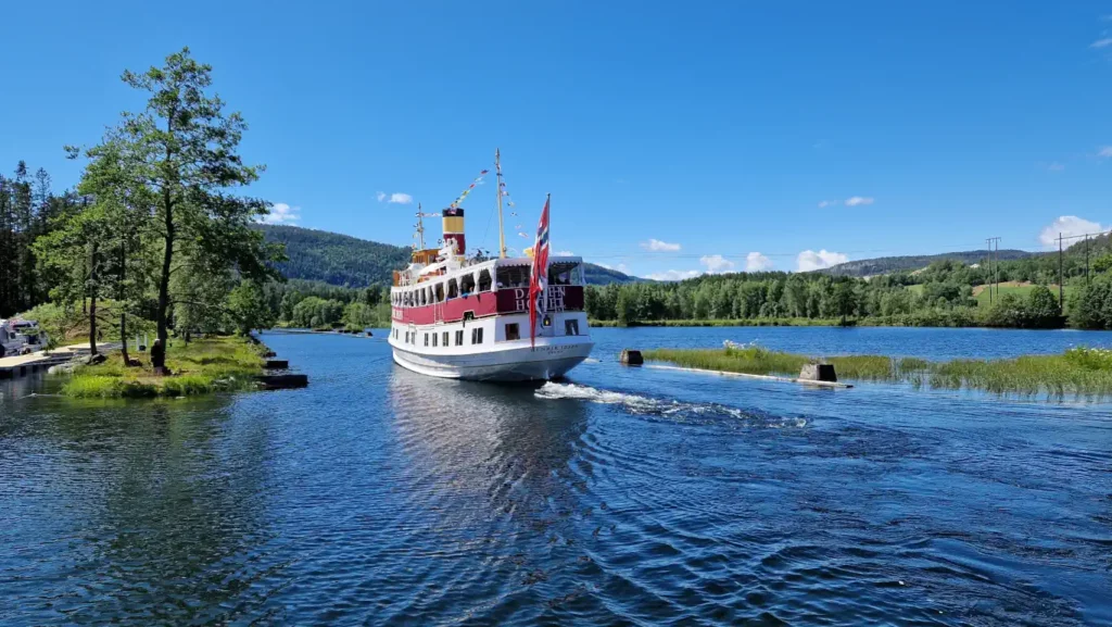 MS Henrik Ibsen på Telemarkskanalen