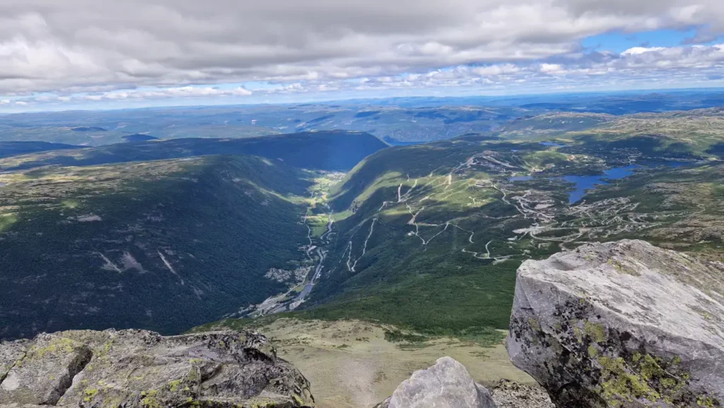 Utsikt fra Gaustatoppen mot Rjukan