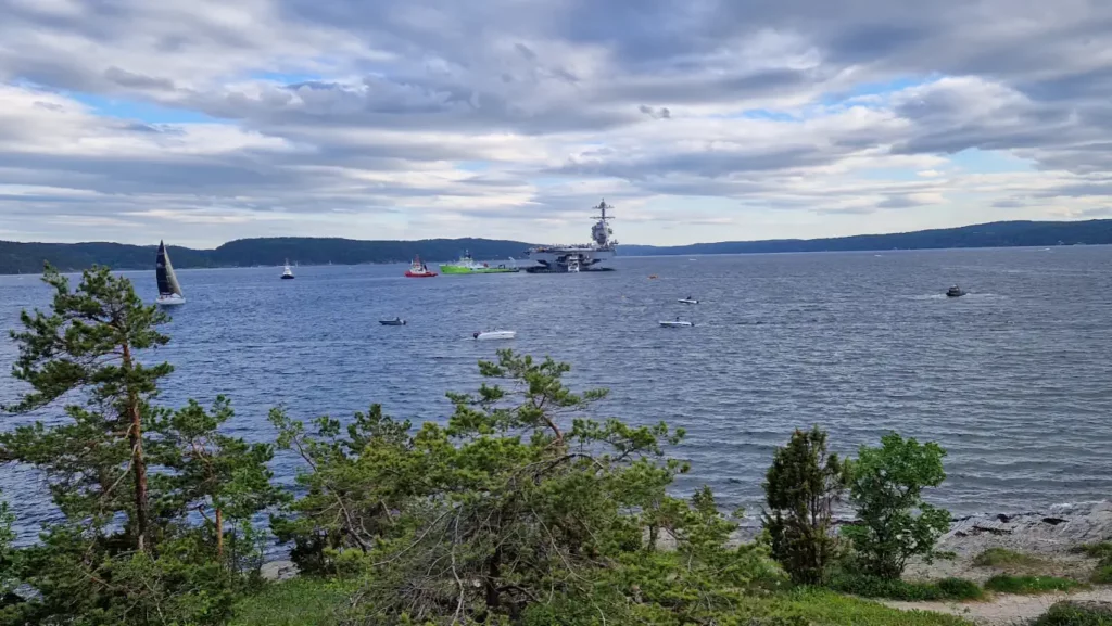 Mostranda og USS Gerald R. Ford