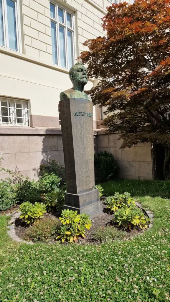 Alfred Nobel statuen