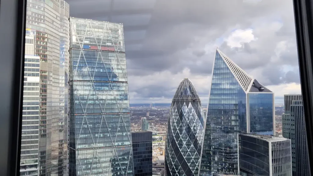 The Cheesegrater og Gherkin sett fra Sky Garden