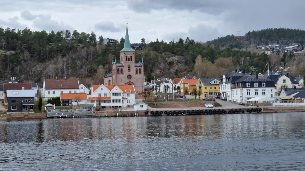 Svelvik kirke