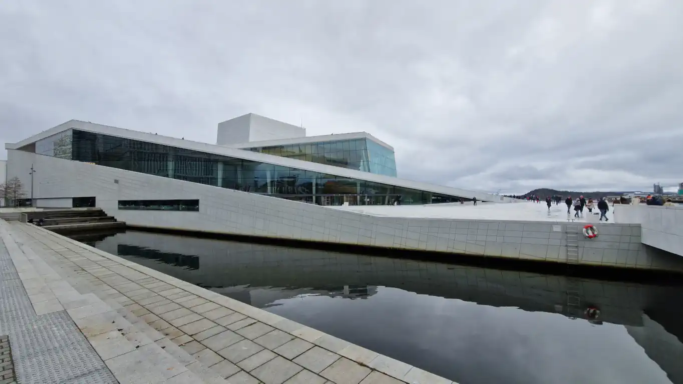 Operaen 16 år