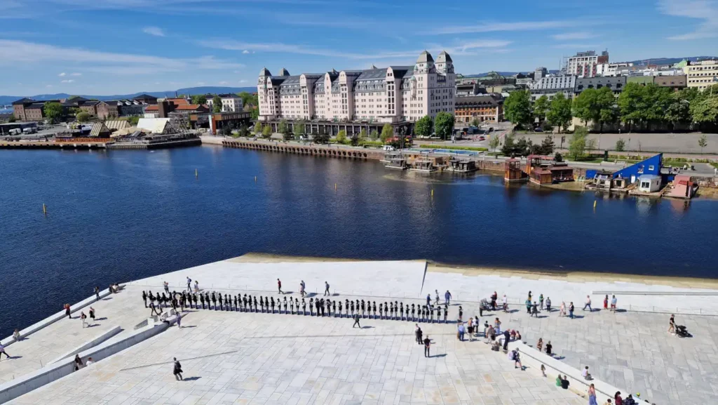 Hans Majestet Kongens Garde på Operaen