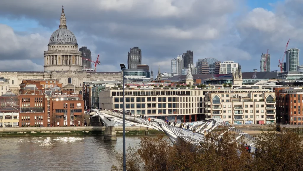 St. Pauls katedral og Millennium Footbridge