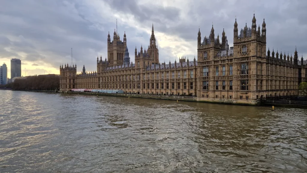 Palace of Westminster sett fra Westminster Bridge