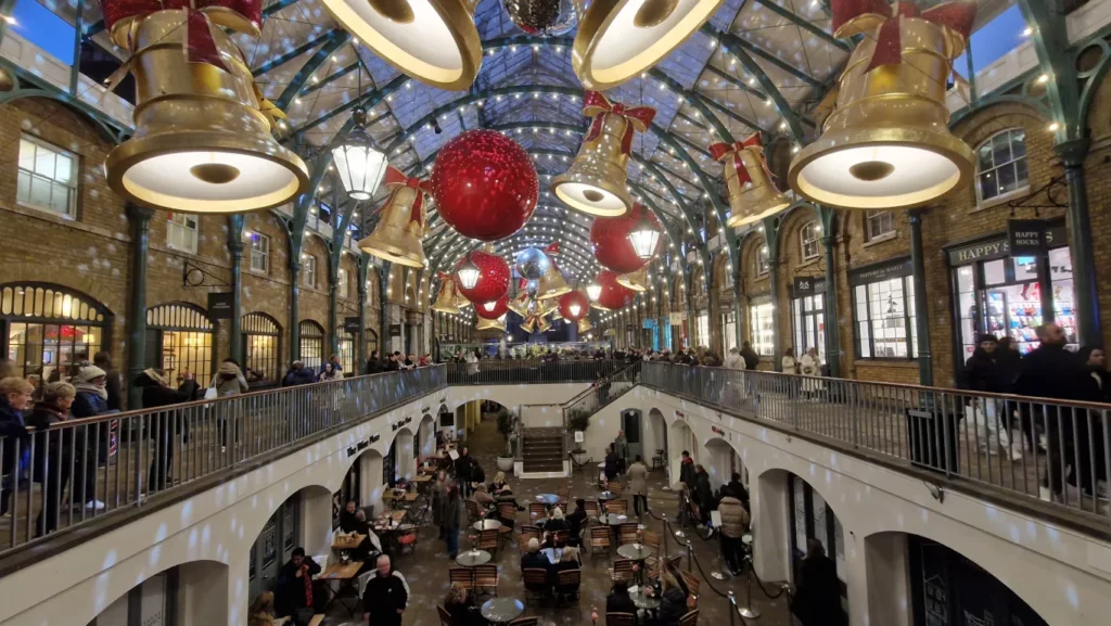 Konsert på julepyntet Covent Garden