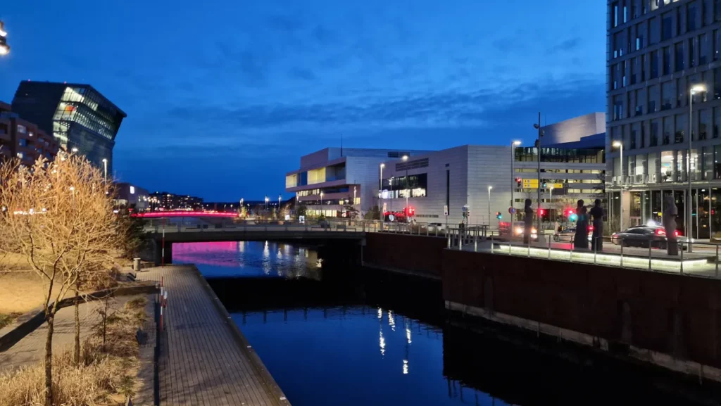Operaen backstage by night etter førpremieren på Maria