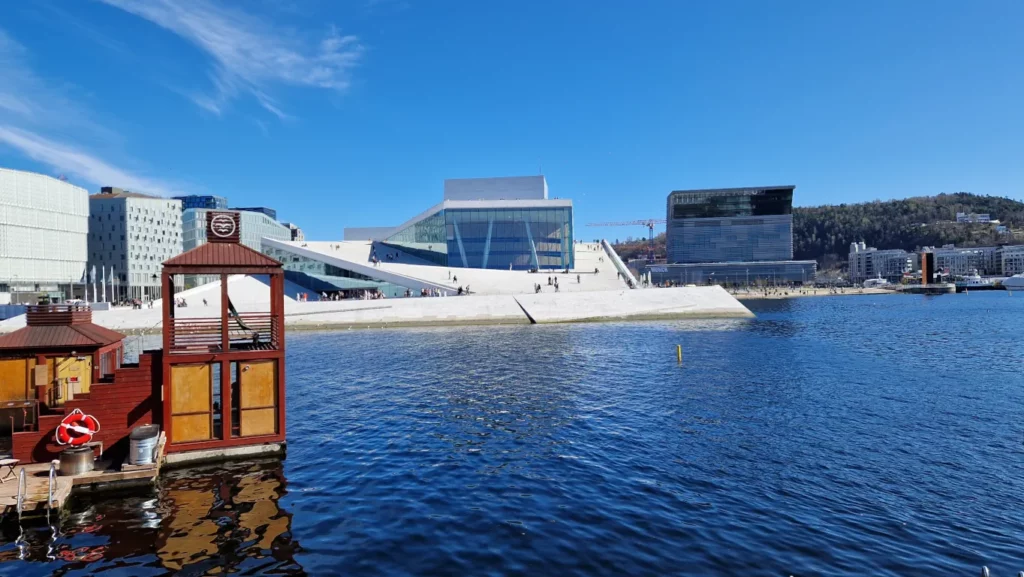Operahuset i Oslo sett fra Langkaia