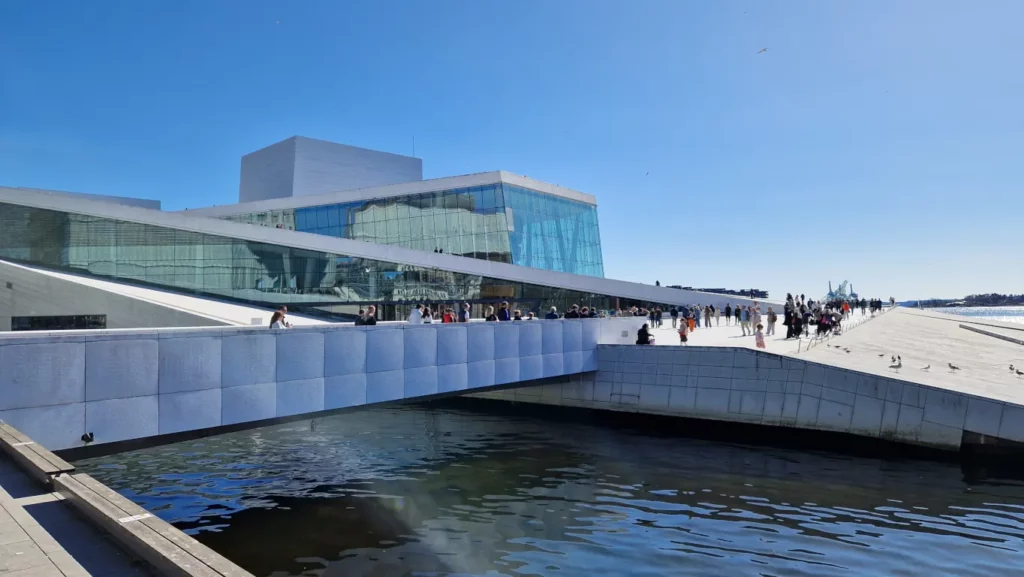 Operahuset i Oslo sett fra Operagata