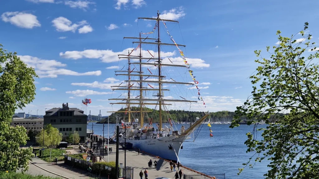 Fullriggeren Dar Młodzieży ved Akershus festning