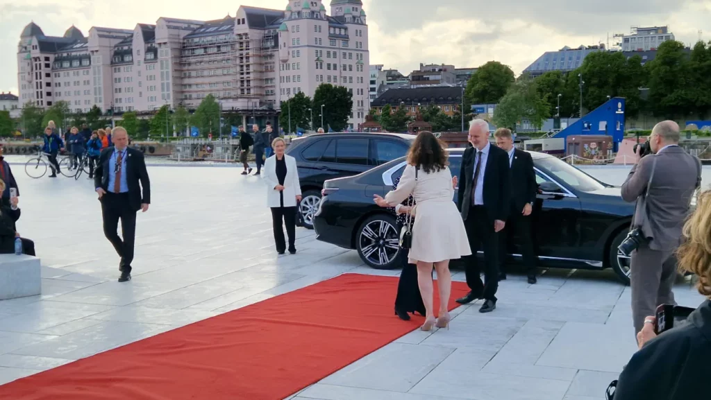 Rød løper i Operaen for H.M. Dronning Sonja