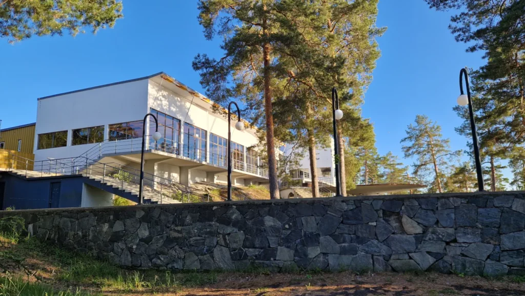 Danseplassen, trapper og restauranten på Ingierstrand bad