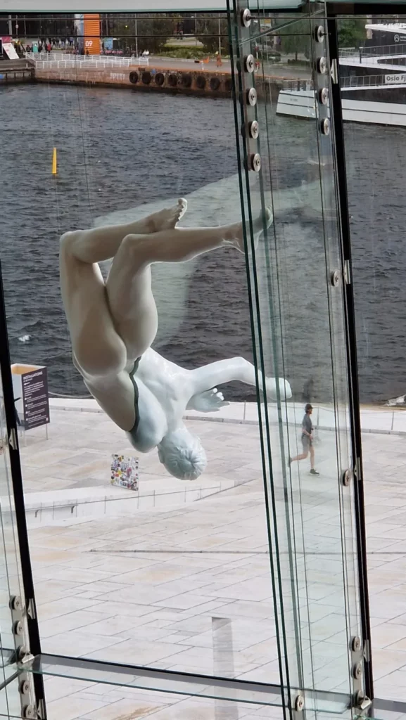 Nærbilde av Jiří Kyliáns «Moving Still» sett fra 3. balkong