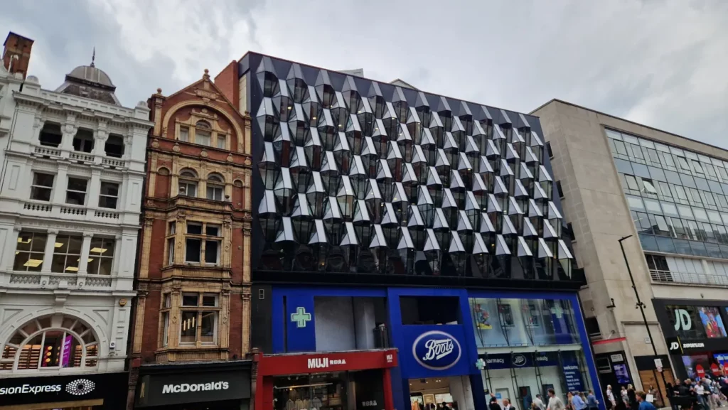 Ny og gammel arkitektur i Oxford Street