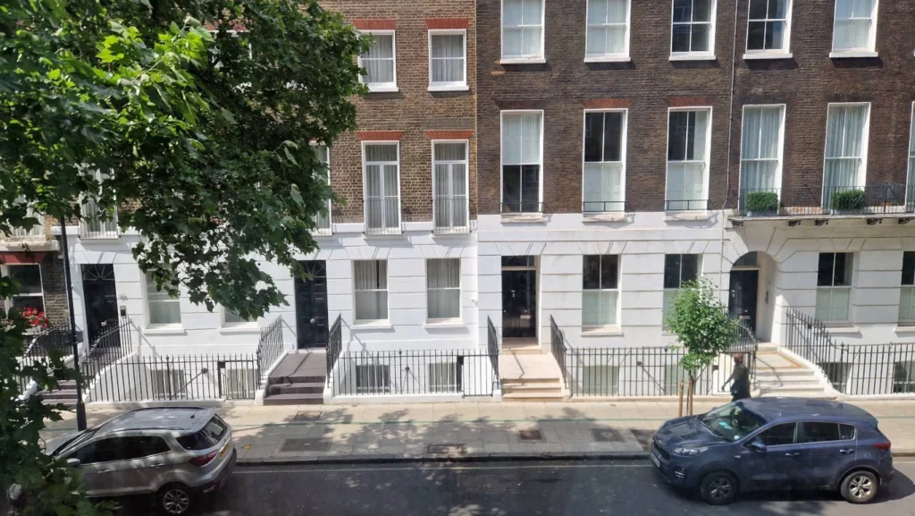 Klassiske bygninger ved Russel Square i London