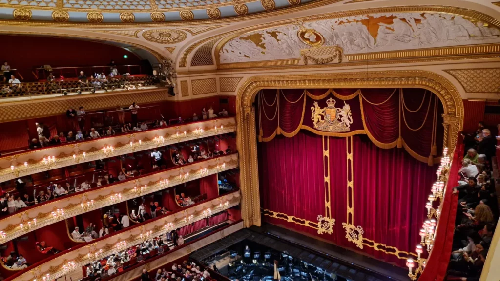 Like før teppet går opp for Onegin med Royal Ballet