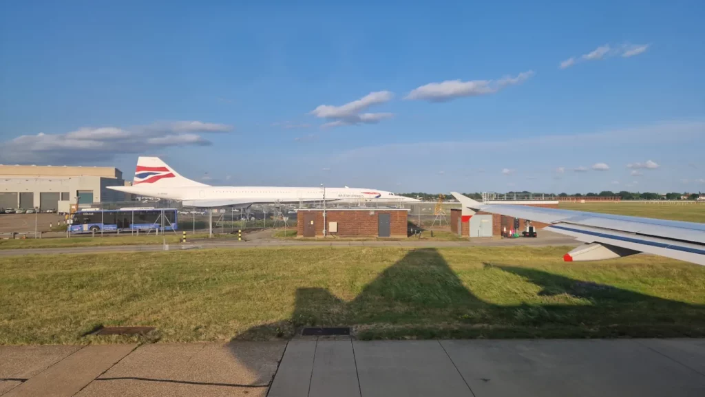 Concorde ved Flyhangaren til British Airways på London Heathrow lufthavn