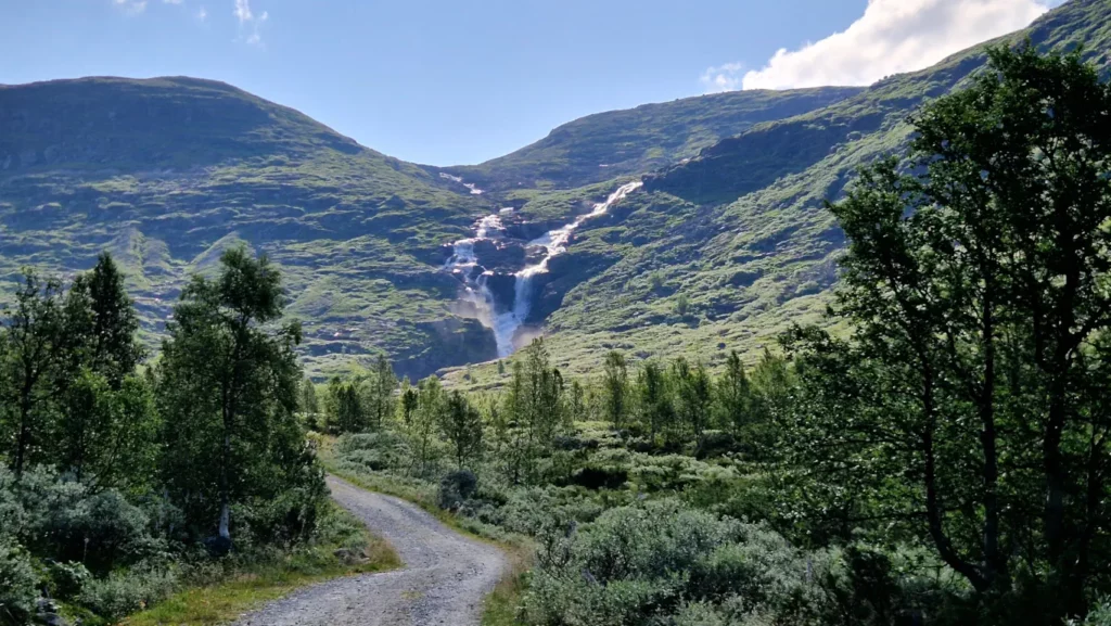 Skautefossen sett fra Helgedalen